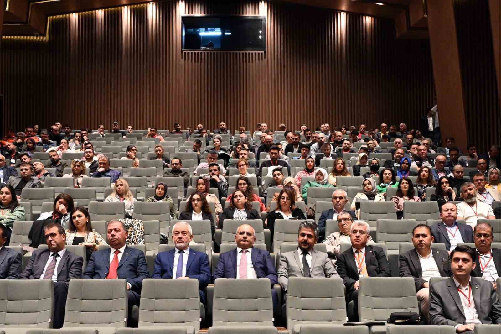 Isparta'da Depreme Dirençli Şehir Çalıştayı Düzenlendi