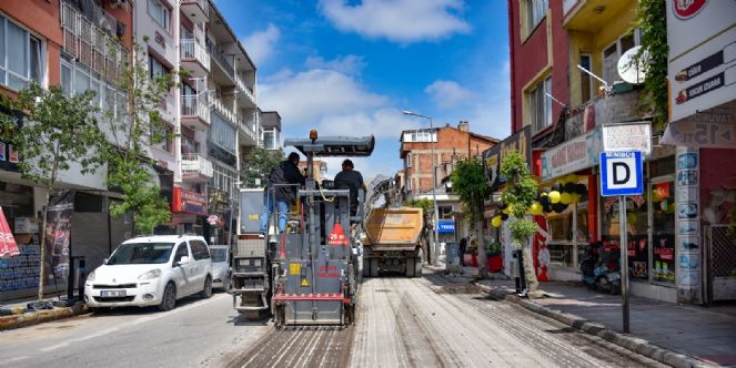 Afyonkarahisar Belediyesi, Milli Birlik Caddesi'nde Asfaltlama Çalışmalarına Başladı