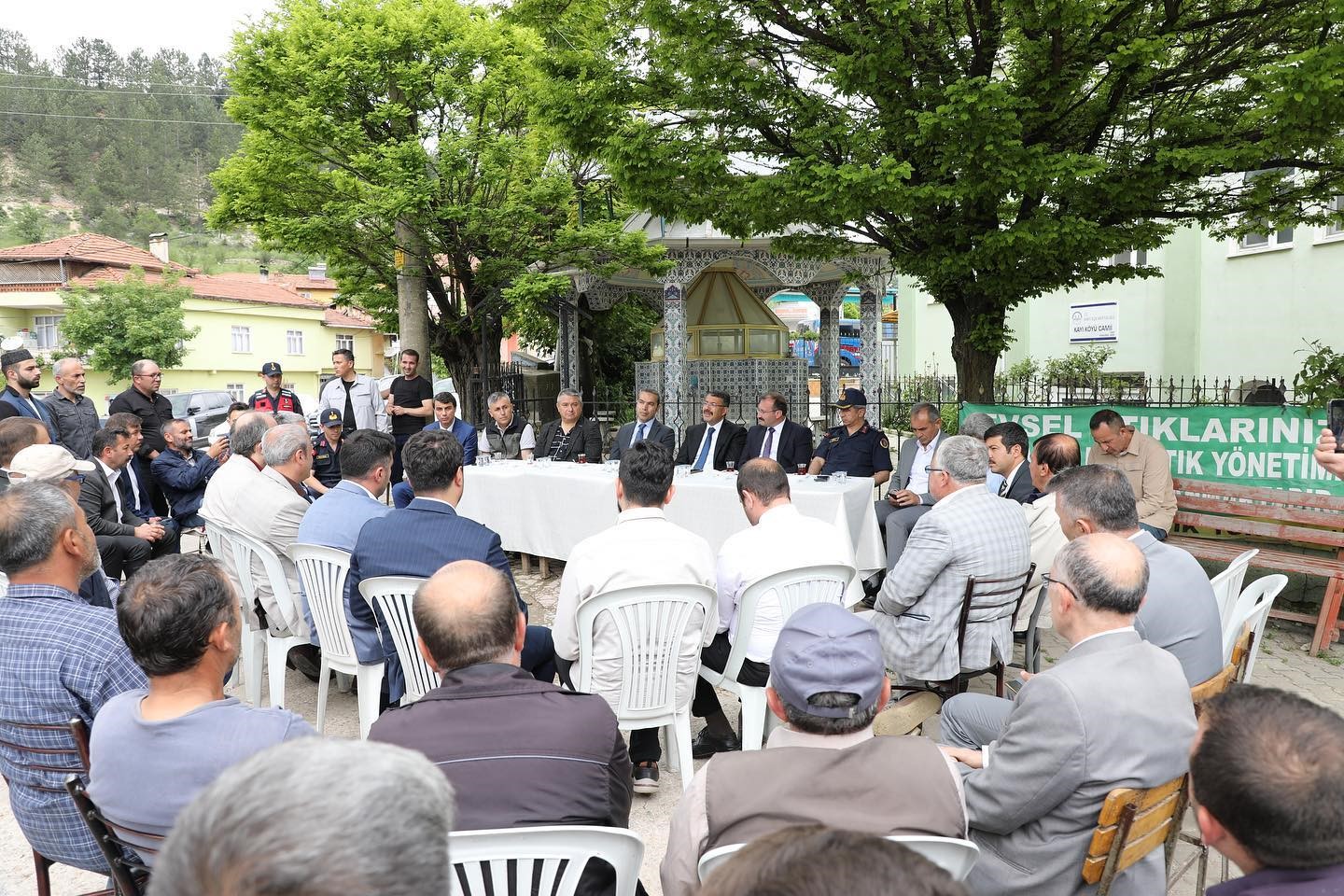 Kütahya Valisi Ali Çelik, Kayı köyünü ziyaret etti.