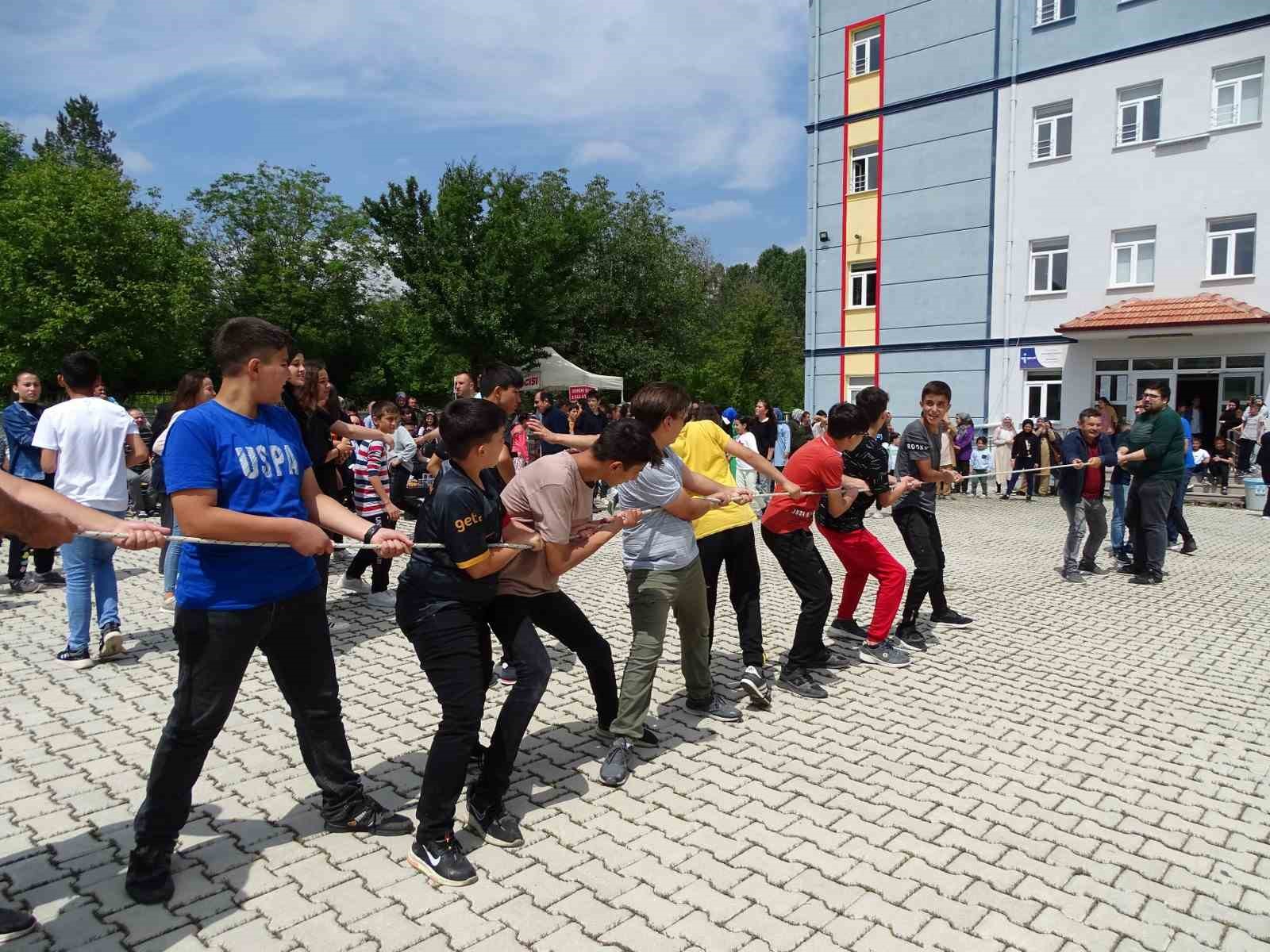 İmam Hatip Kültürü Tanıtım Şenliği Hisarcık'ta düzenlendi.