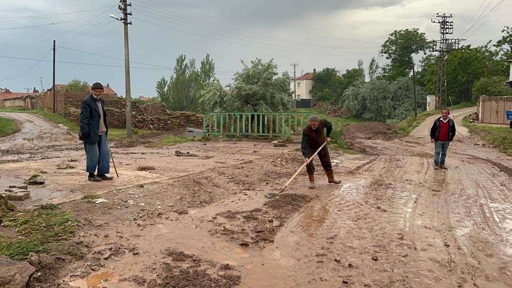 Afyonkarahisar'daki Sel Felaketinden Sonra Hasar Tespit Çalışmaları Yapılıyor