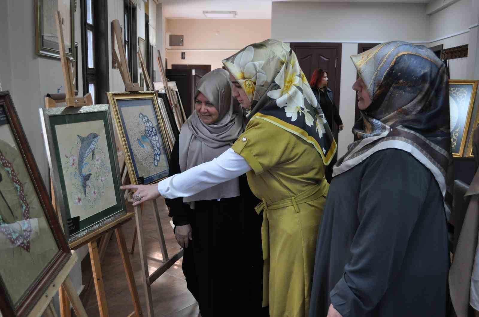 Kadınlar Unutulmaya Yüz Tutmuş Türk İslam Sanatlarını Yaşatıyor