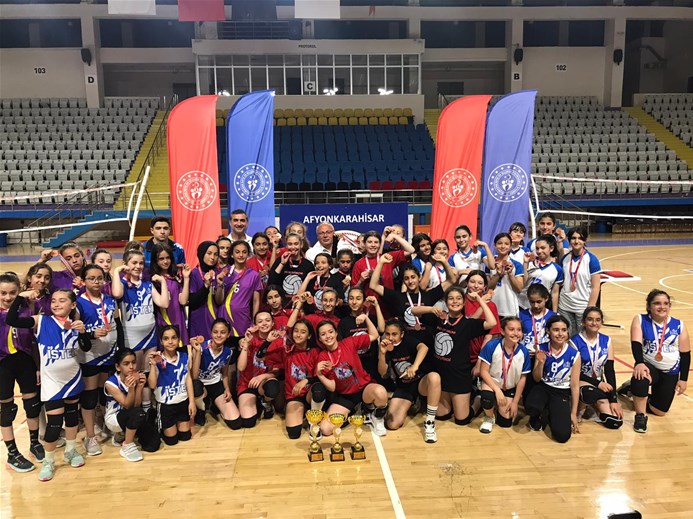 Afyonkarahisar'da Mini Kızlar Voleybol Sezonu Tamamlandı.