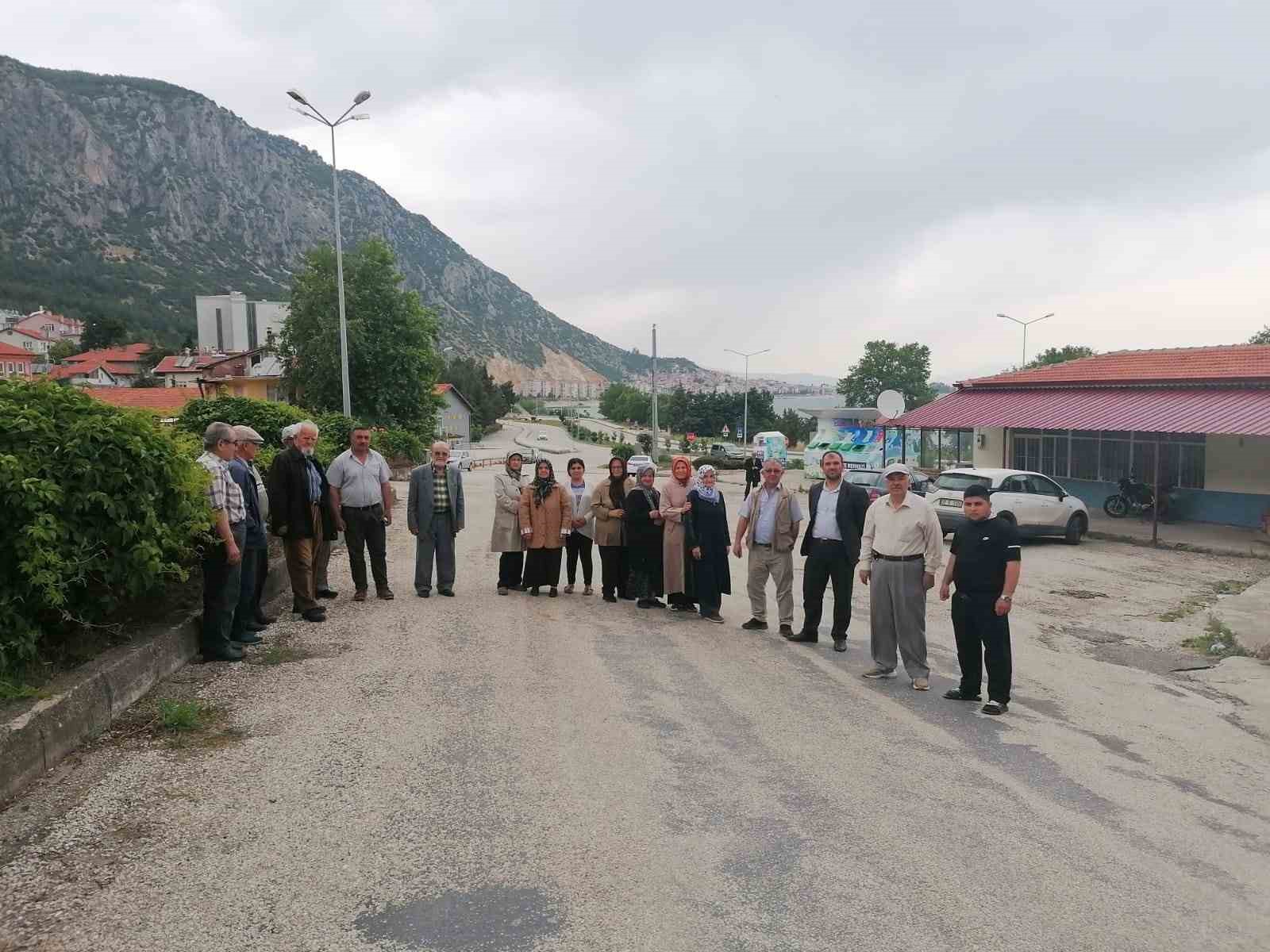 Eğirdir'de Yenimahalleliler, Belediyenin satışa çıkardığı park alanına bina yapılmasına karşı çıkıyor