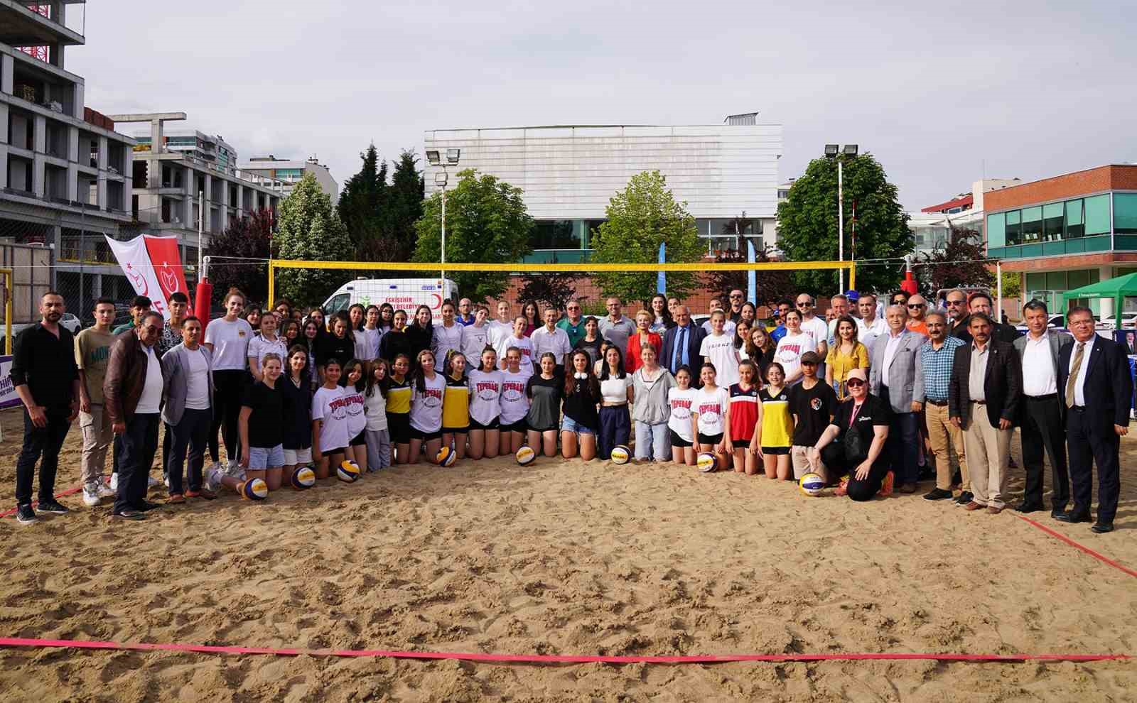 Tepebaşı'nda Plaj Voleybolu Festivali Başladı