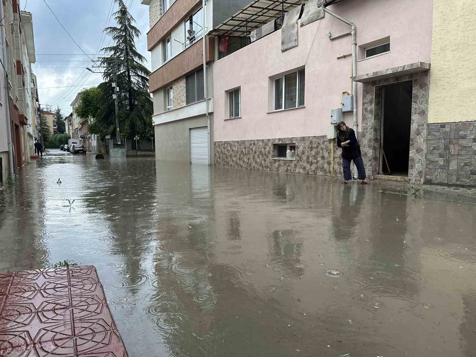 Eskişehir'de Sağanak Sonrası Evlere Kanalizasyon Suyu Doluyor: Vatandaşlar Isyan Etti