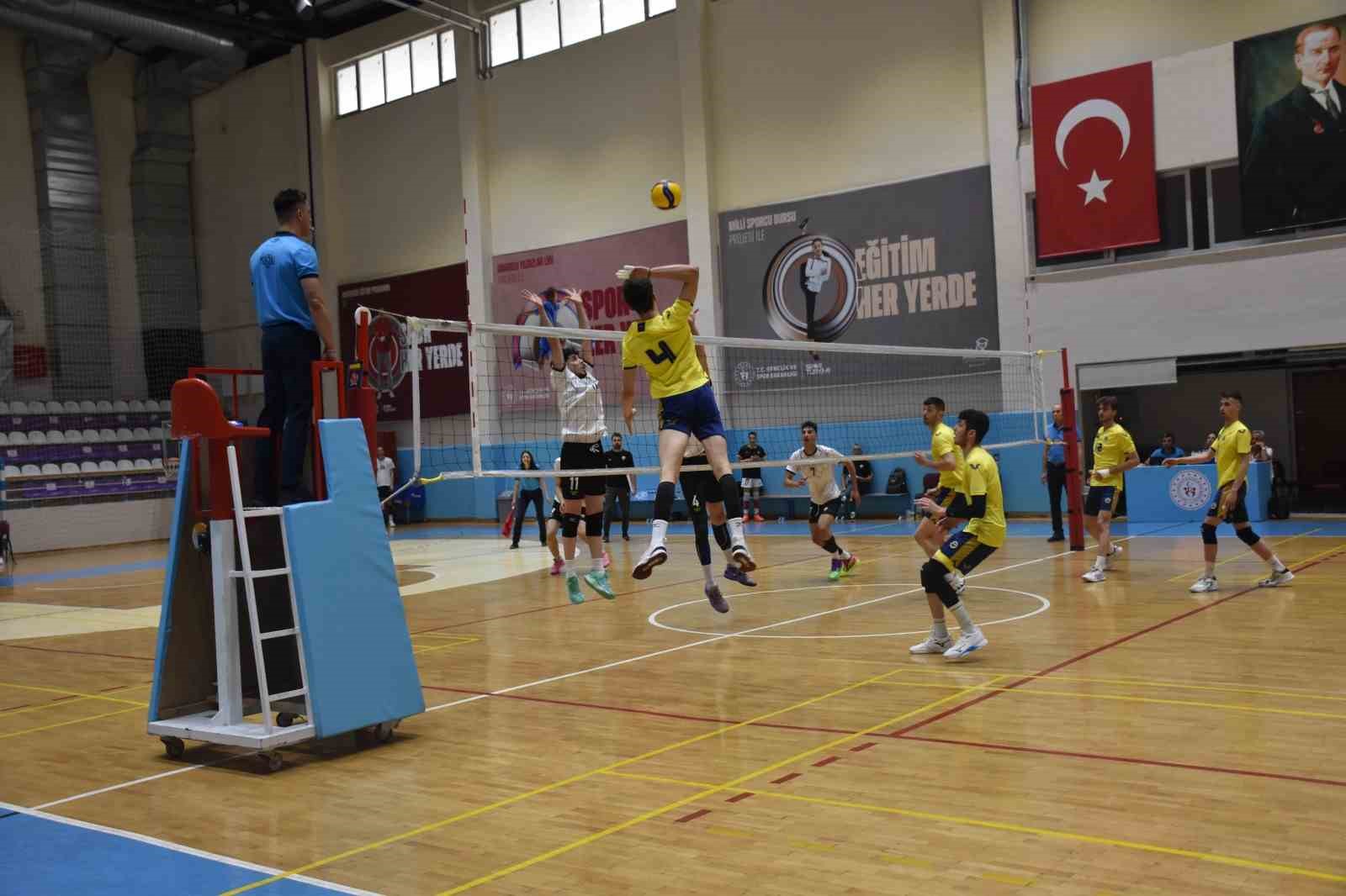 Afyonkarahisar'da Genç Voleybolcular Şampiyonada Buluştu