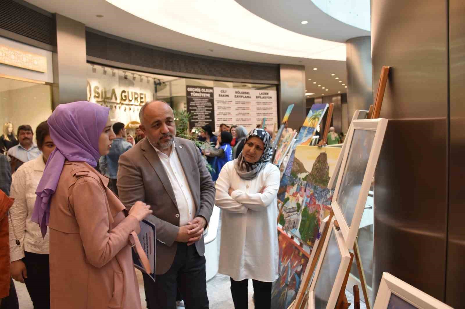 Afyonkarahisar'da Gençlerin Ürettiği Sanat Eserleri Sergilendi.