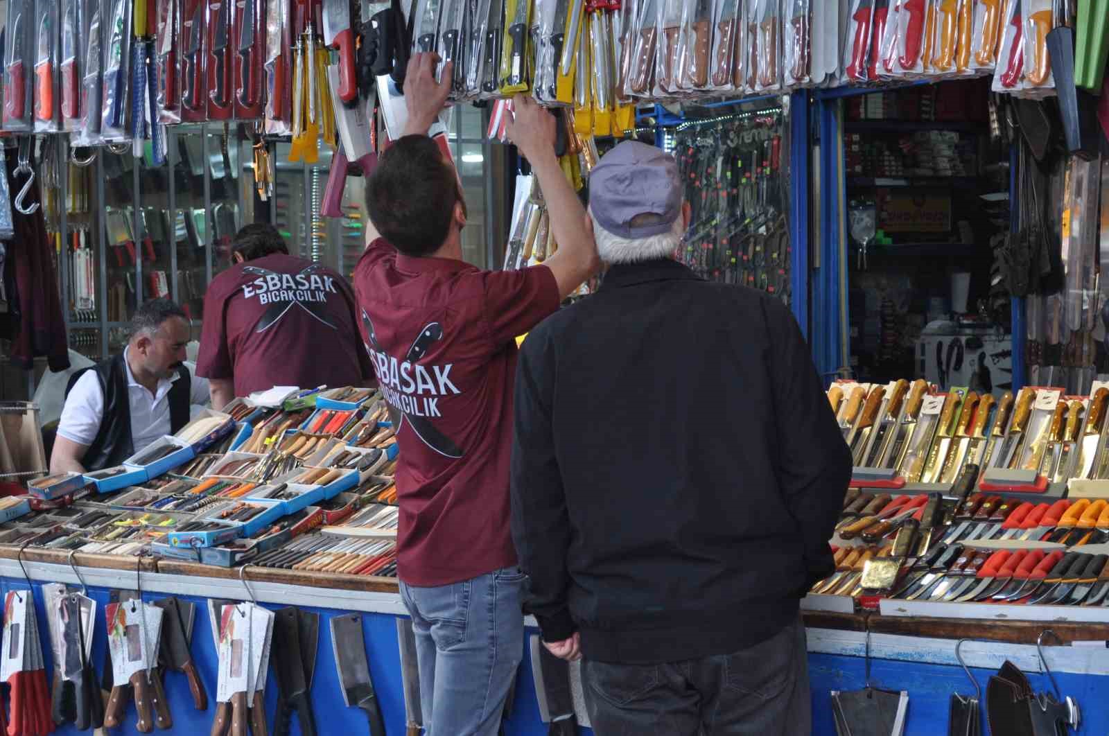 Bıçakçı esnafı sıra numarası uygulamasıyla müşterilerine hızlı hizmet veriyor. (Türkçe)