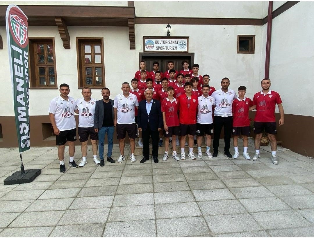 1308 Osmaneli Belediyespor U-17 Takımı Türkiye Şampiyonası İçin Eskişehir'e Uğurlandı.