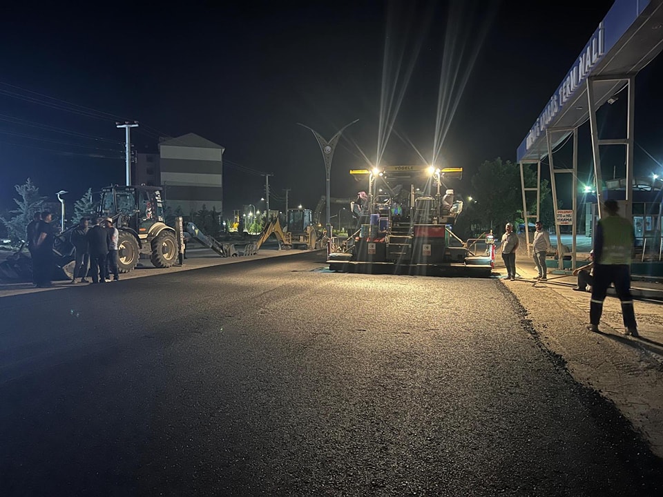 Emirdağ Belediyesi, Eskişehir Caddesi'nde Gece Boyunca Aralıksız Çalıştı.