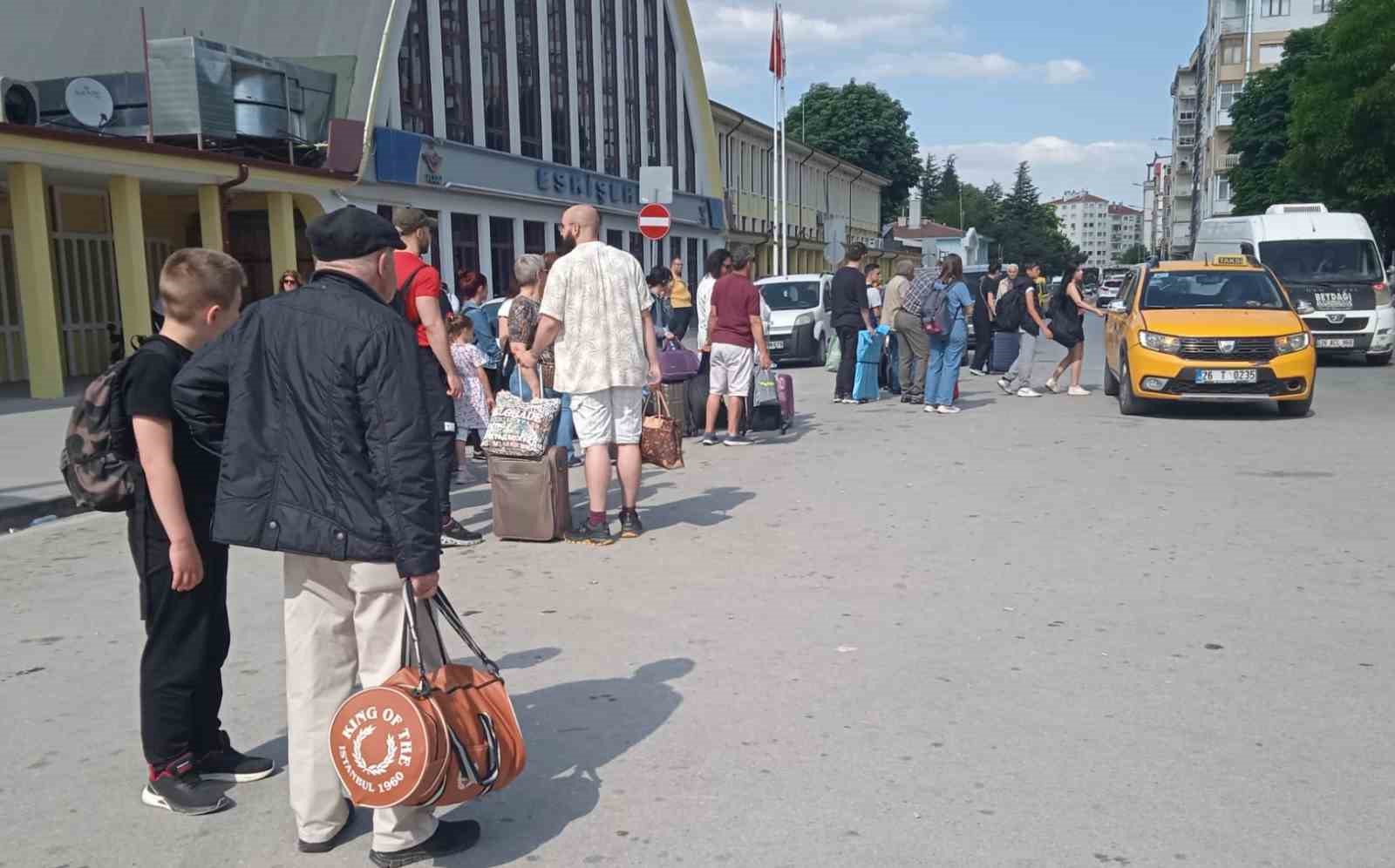 Eskişehir Tren Garı'nda Bayram Yoğunluğu