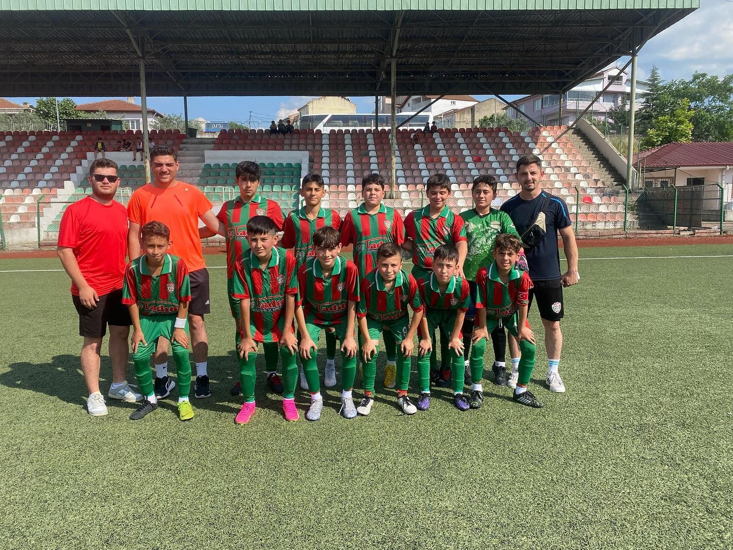 Osmaneli Belediyespor U-13 Takımı, Güşeşspor'u 9-0'lık Skorla Yendi.