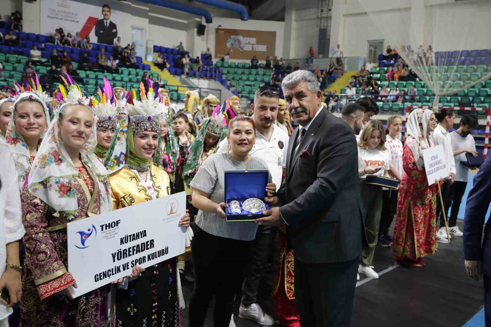 Kütahya'da Renkli Halk Oyunları Yarışmaları