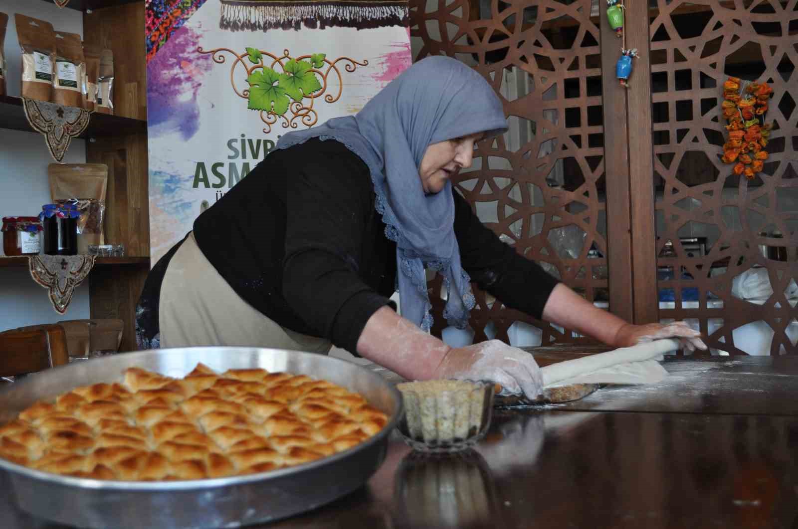 Sivrihisarlıların Muska Baklavası Kurban Bayramı'nda Yoğun Talep Görüyor