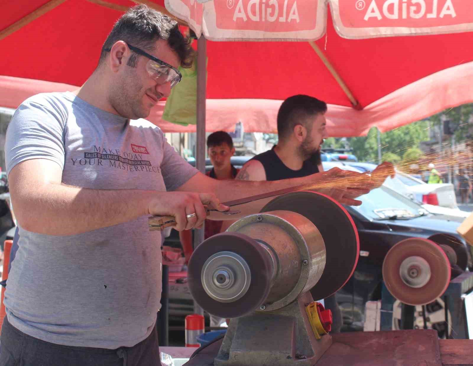 Afyonkarahisar'da Kurban Bayramı'na Bıçak Kesiği