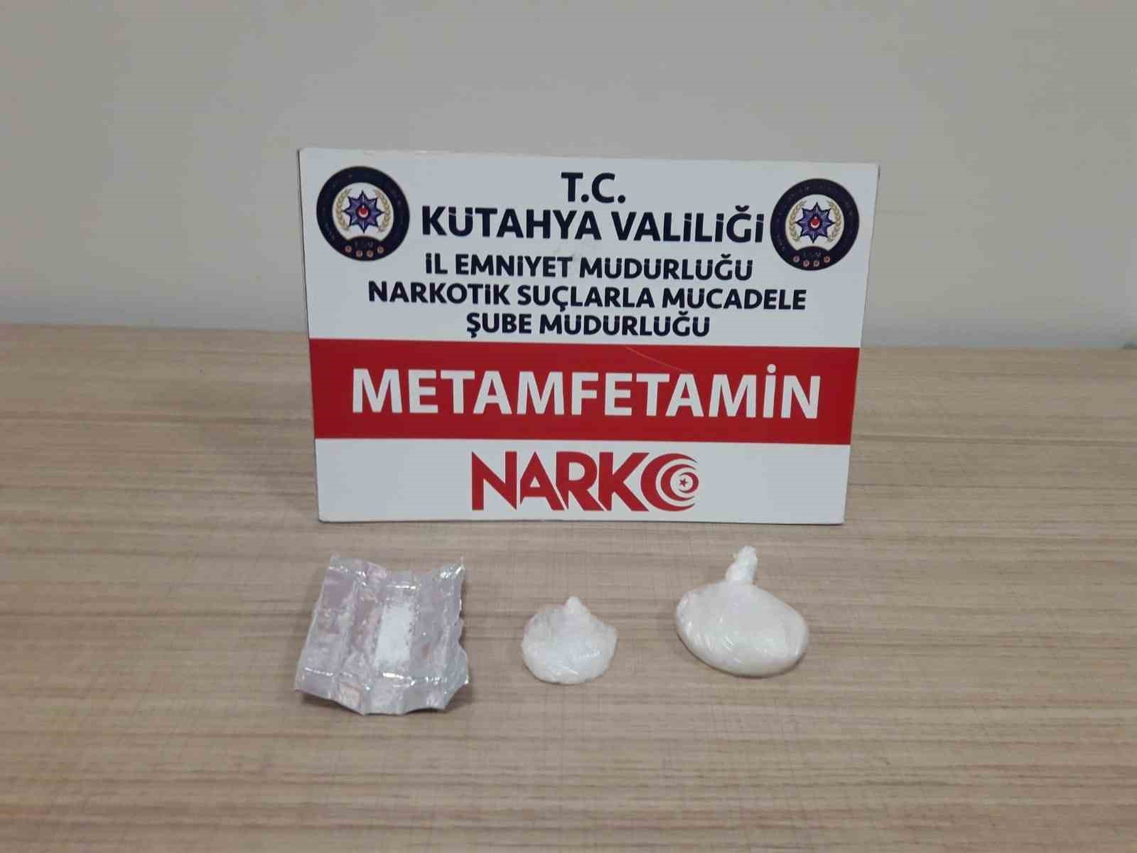 Kütahya'da Polis Aracıyla Metamfetamin Taşıyan 3 Kişi Yakalandı