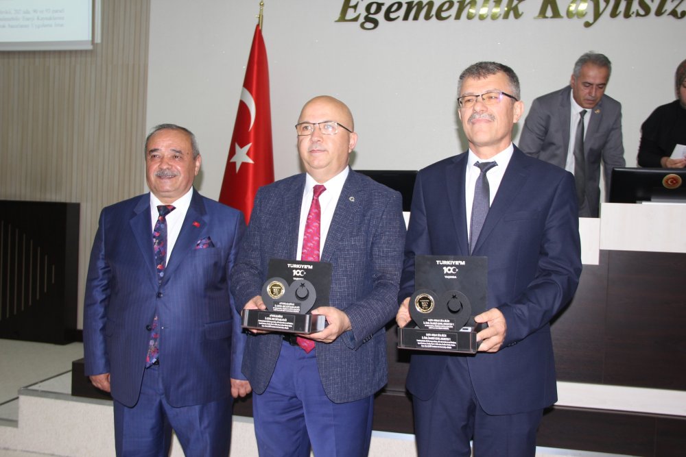 Başkan Şahin, İGM Üyelerine Cumhuriyet Hediyesi