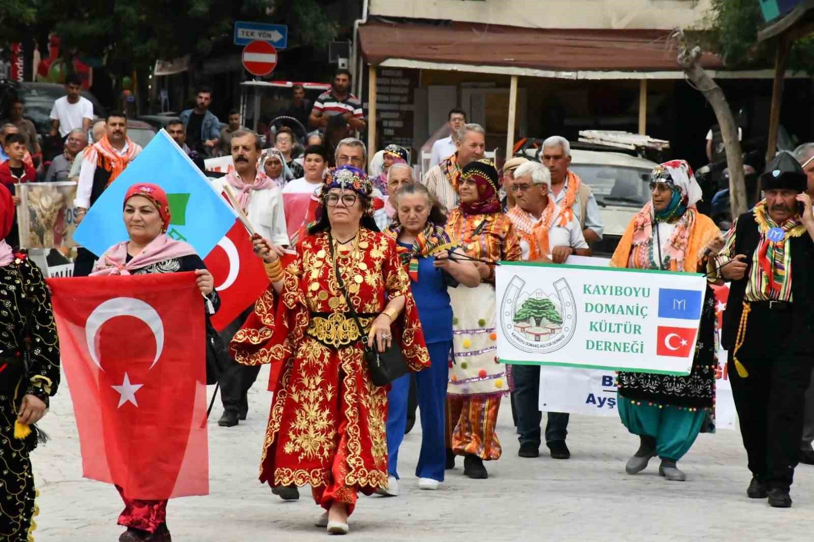 Gazi Emet Festivali'nde Renkli Kortej Yürüyüşü!