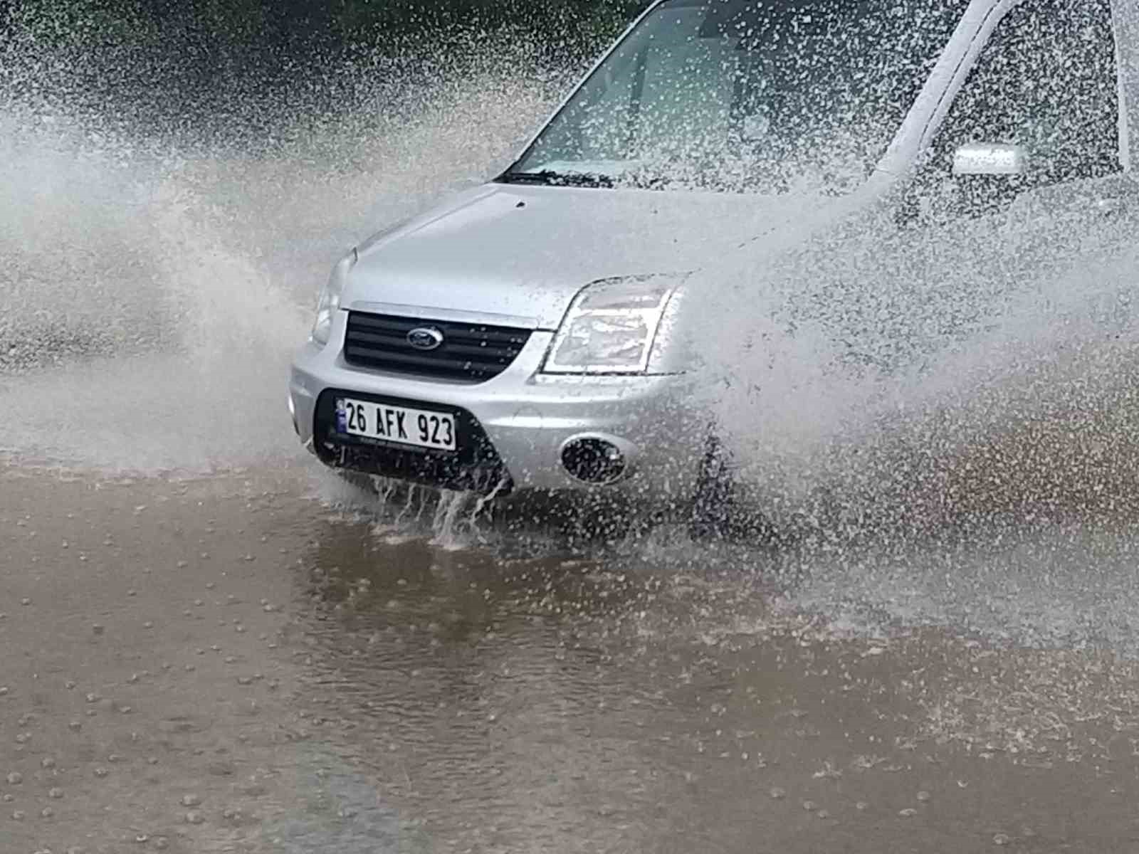 Eskişehir'de Gök Gürültülü Sağanak Yağış Etkisi