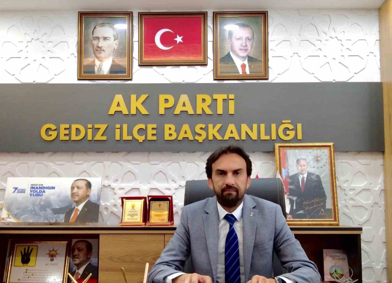 Ak Parti Gediz İlçe Başkanı çiftçilerin yanında