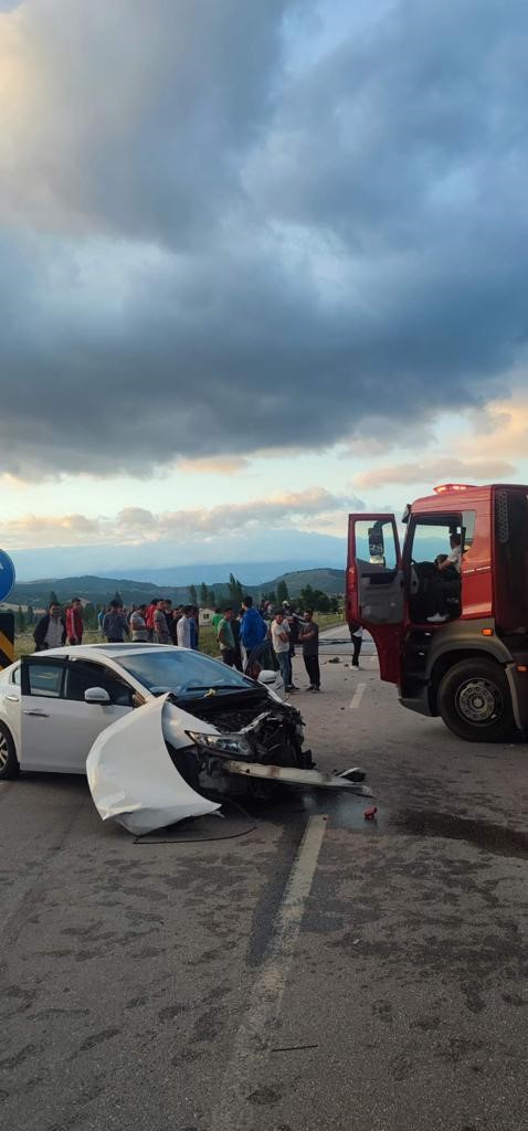 Gediz'de Trafik Kazası: 6 Yaralı