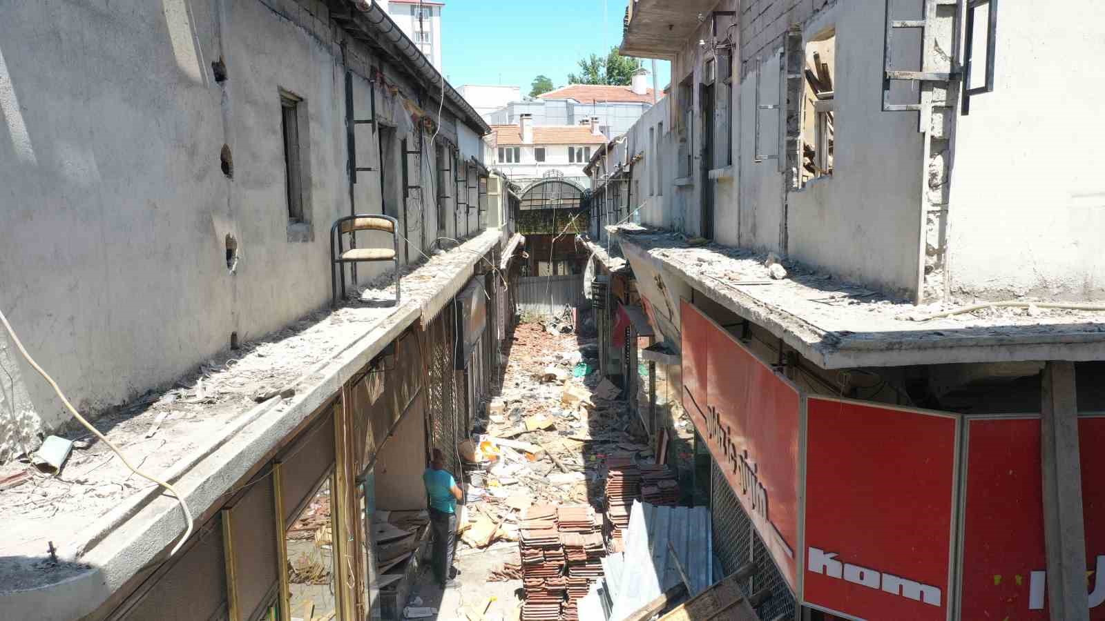 Isparta Belediyesi, Tarihi Üzüm Pazarı'ndaki restorasyon çalışmalarına devam ediyor