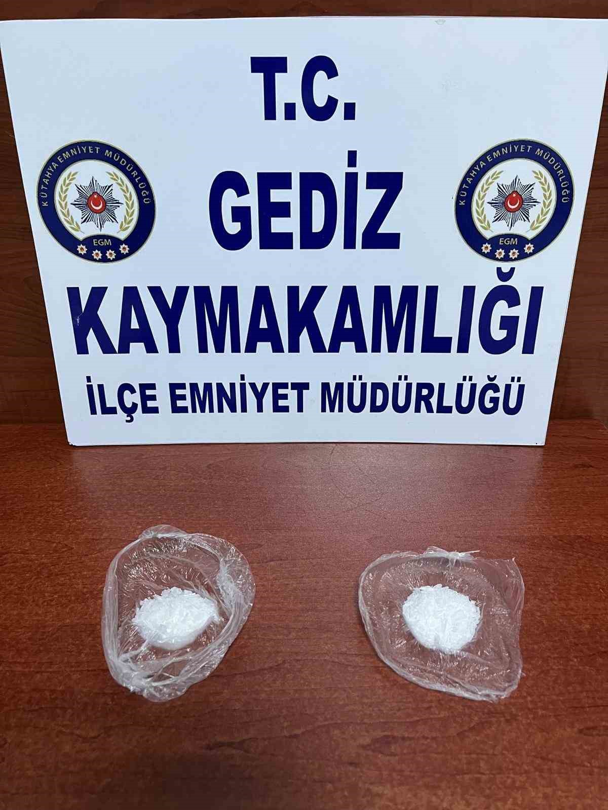 Gediz'de Uyuşturucu Operasyonu: 2 Kişi Yakalandı