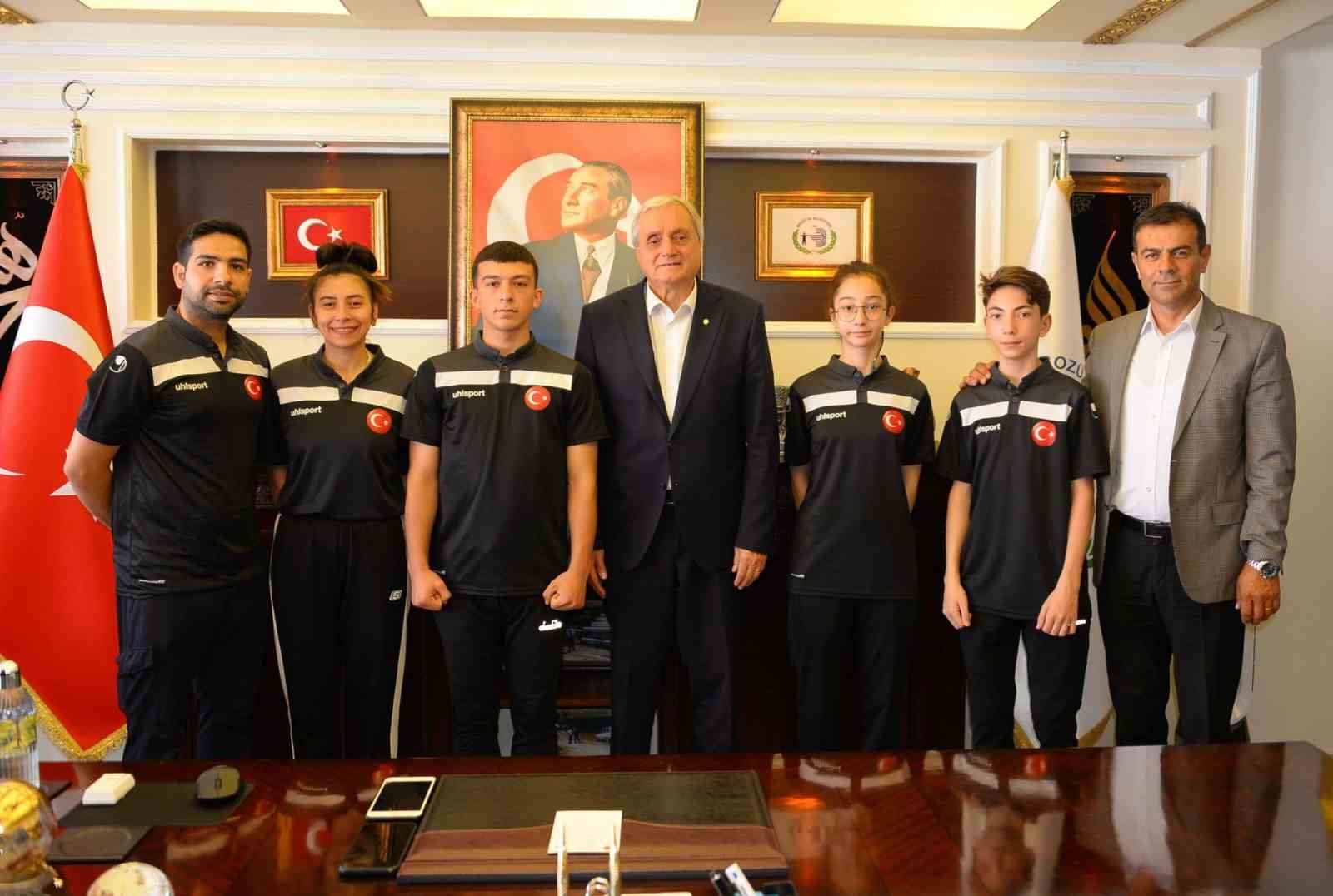 Bozüyük Belediye Başkanı başarılı taekwondo sporcularını ağırladı