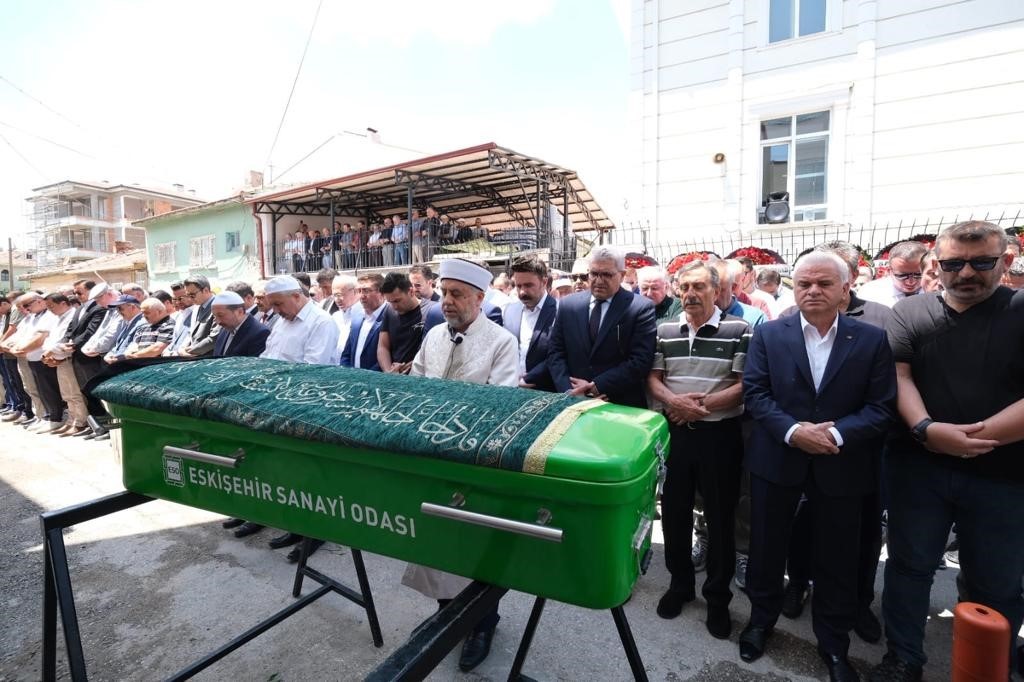 Eskişehir Organize Sanayi Bölgesi Başkanı'nın Kız Kardeşi Toprağa Verildi