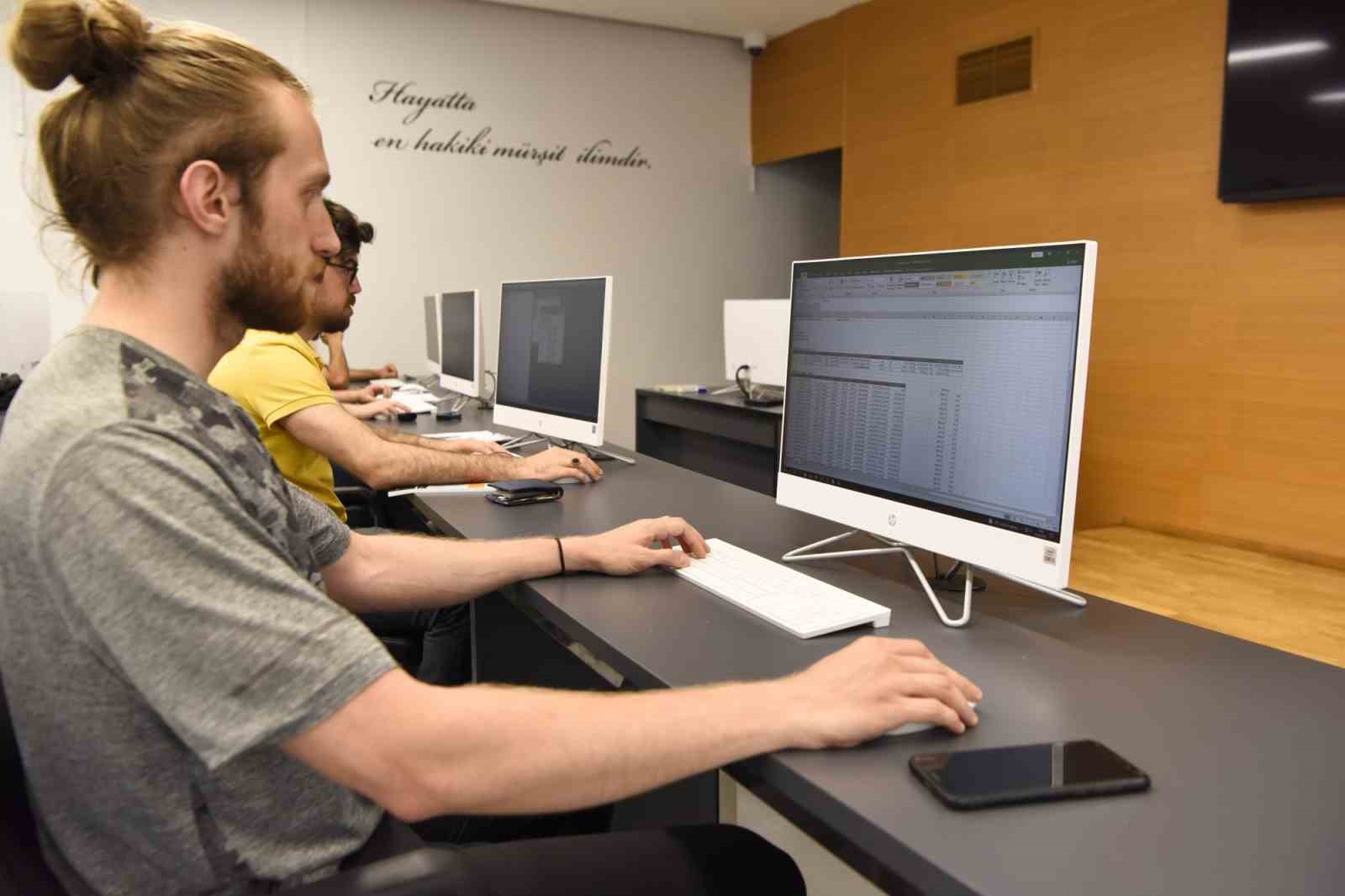 Anadolu Üniversitesi İİBF, Türkiye'de bir ilki başardı.