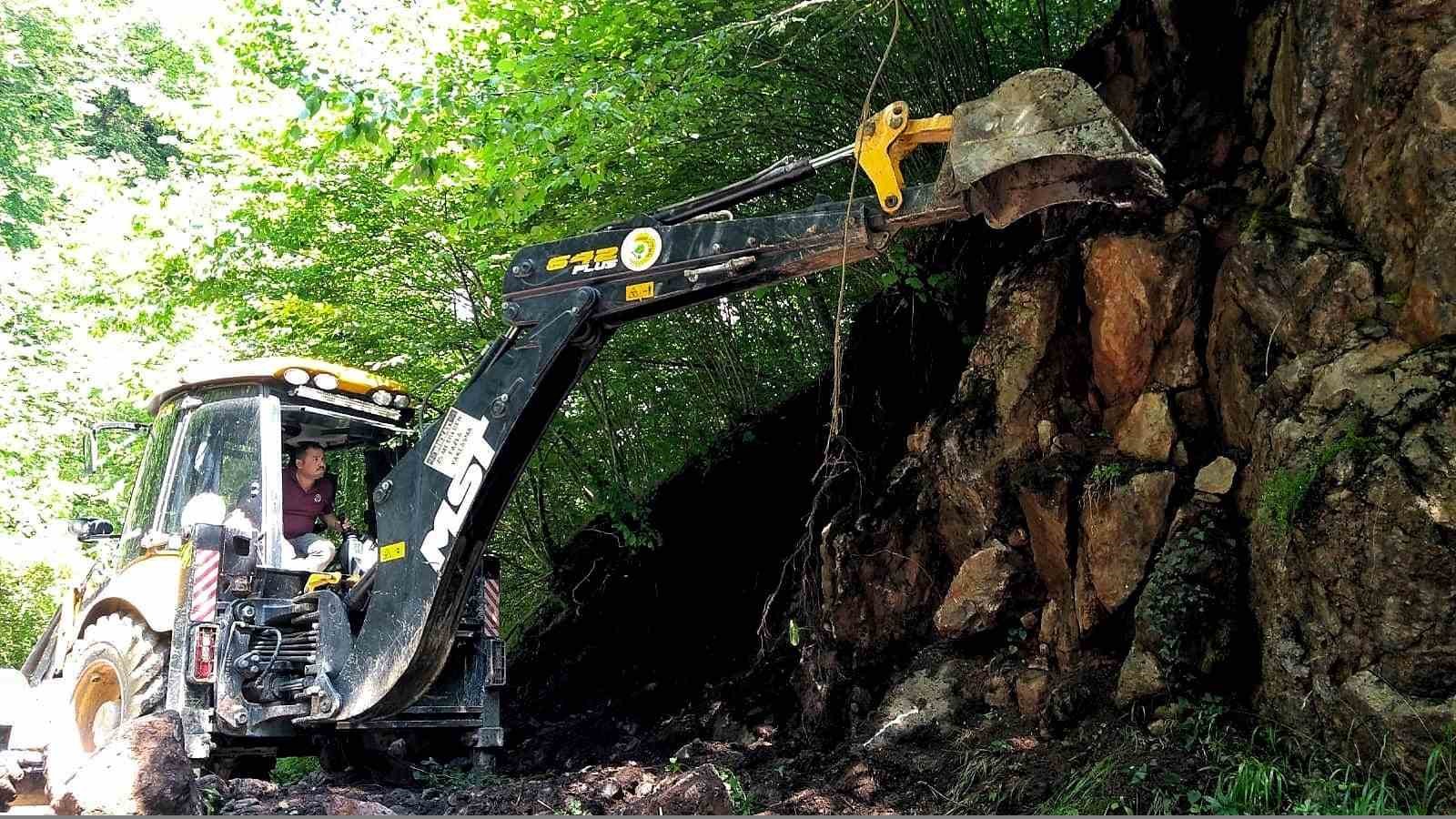 Kütahya Orman Bölge Müdürlüğü Düzce'de sel afetine yardım ediyor.