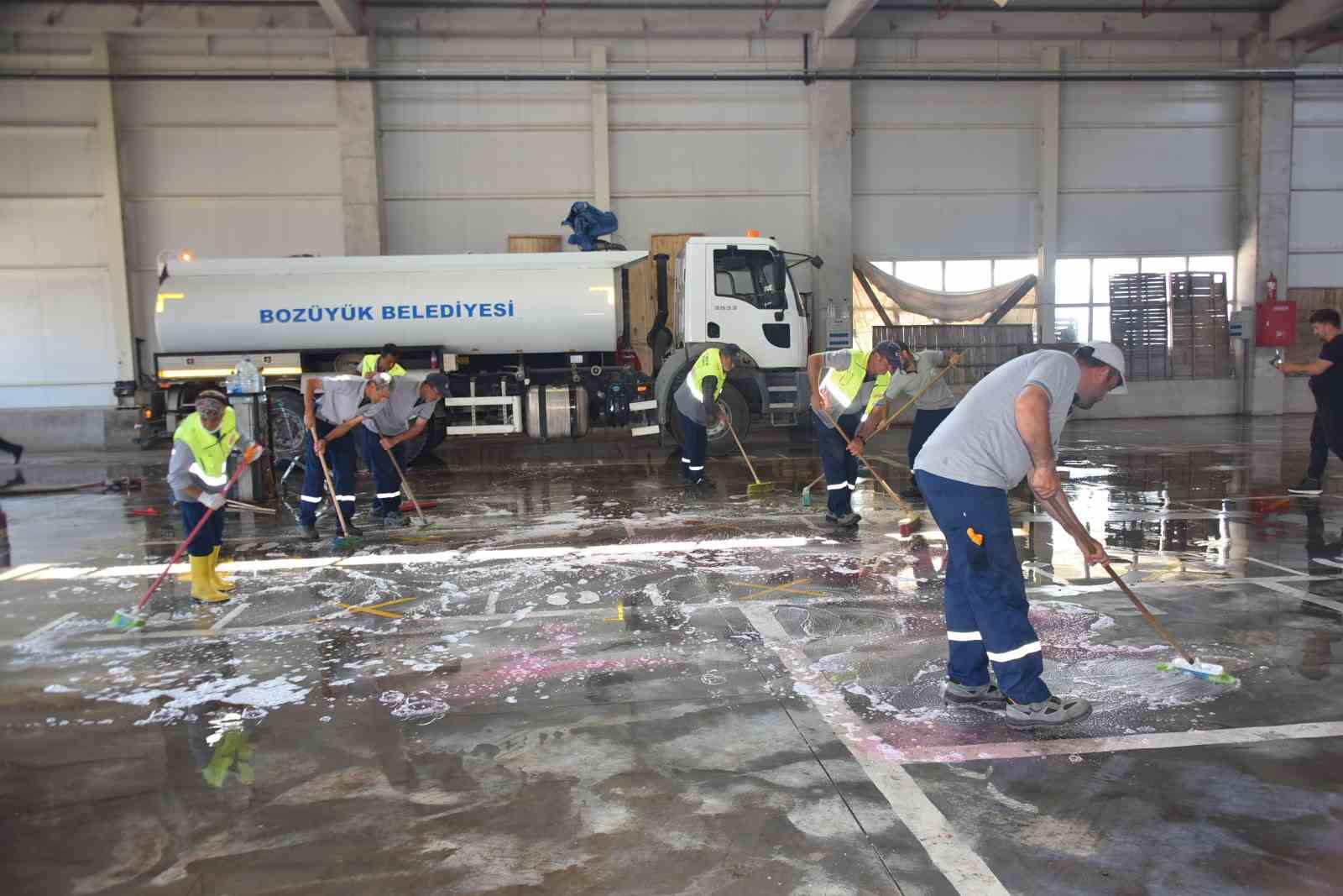 Bozüyük Kapalı Pazarı Hijyenik Şekilde Temizleniyor.