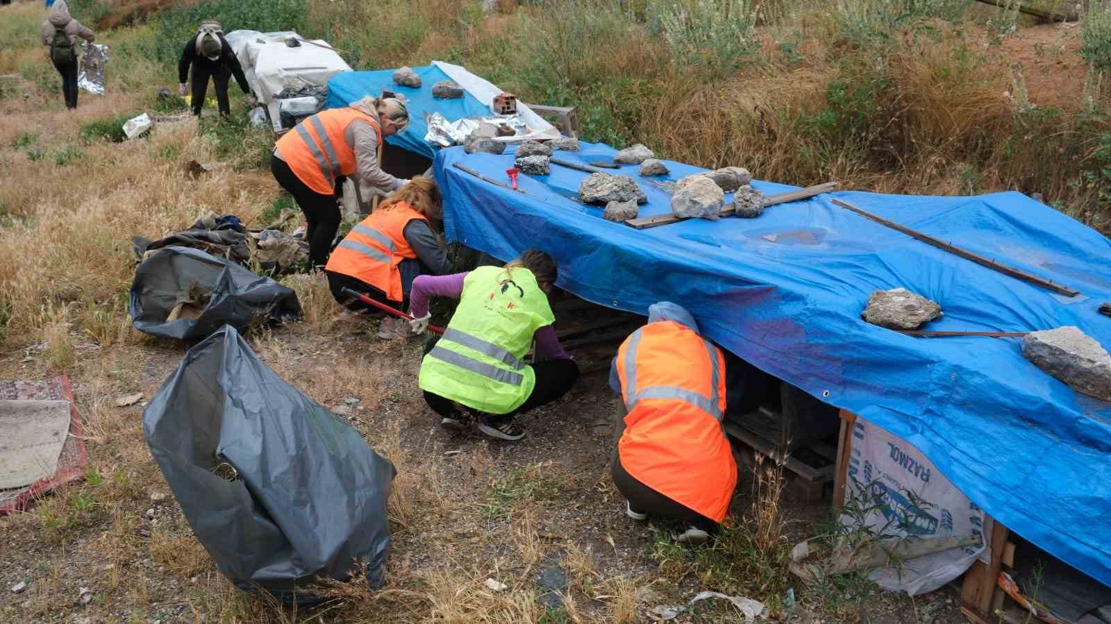 Eskişehir'de sahipsiz hayvanlara yem desteği