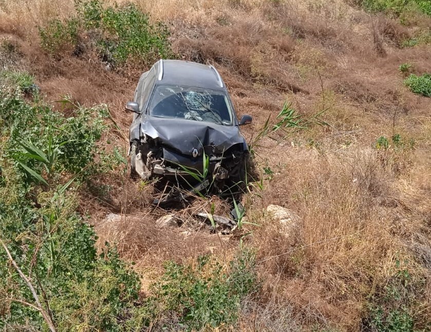 Afyonkarahisar'da otomobil telefon direğine çarptı, 4 kişi yaralandı