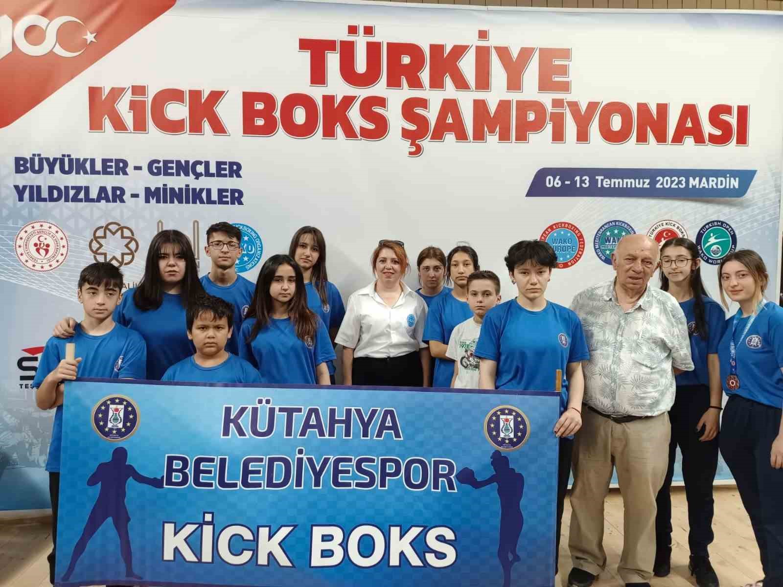 Kütahya Belediyespor Kick Boks Takımı Mardin'de büyük başarı elde etti.