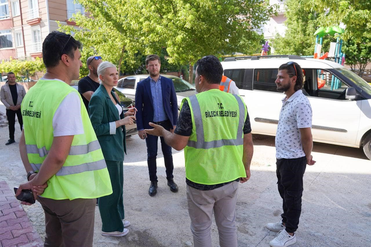 Bilecik Belediye Başkanı Melek Mızrak Subaşı, Hürriyet Mahallesi'ndeki Asfalt Çalışmalarını İnceledi