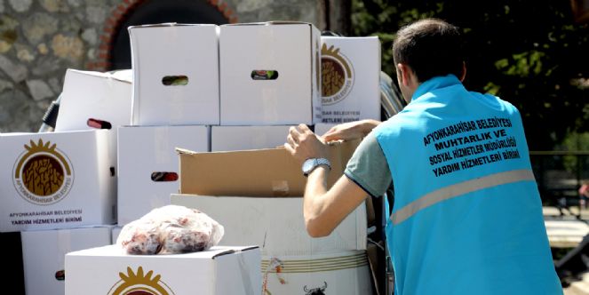 Afyonkarahisar Belediyesi İhtiyaç Sahiplerine Yardım Ediyor