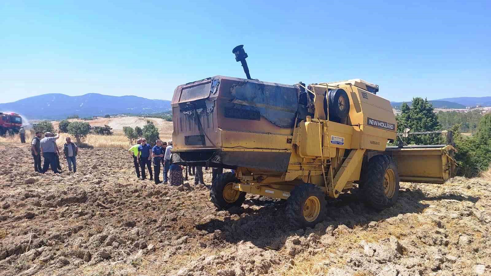 Kütahya'da biçerdöver yangını tarlaya sıçradı