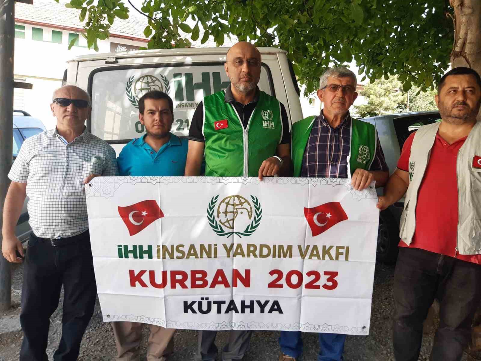 Kütahya İHH, 300 aileye kurban eti dağıttı.