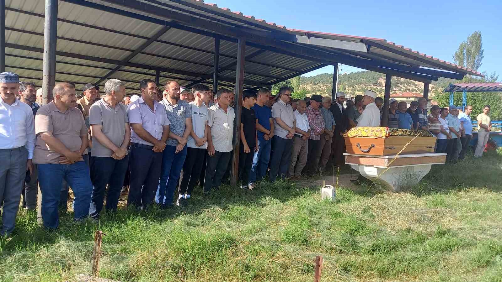 Hakkari'de düşüp kaybolan Hakime Koç son yolculuğuna uğurlandı.