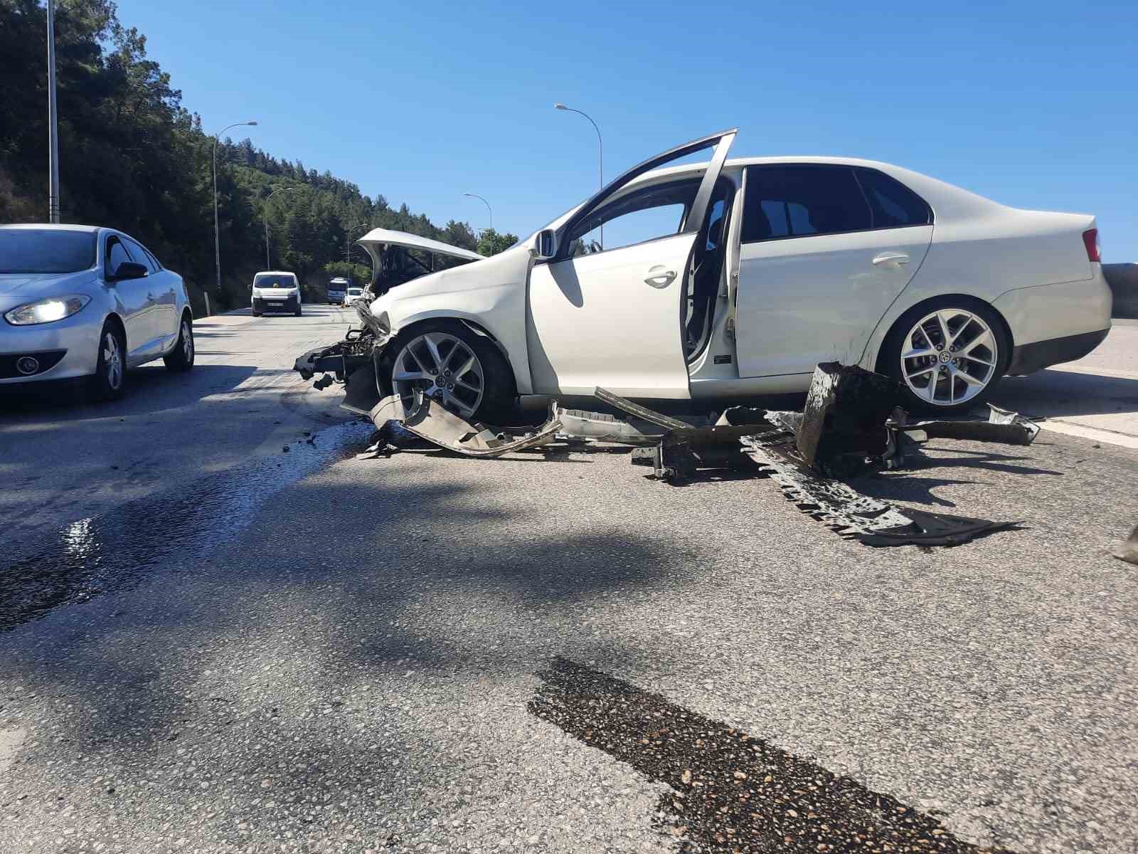 Bilecik'te sıcaklardan eriyen asfalt kazaya neden oldu