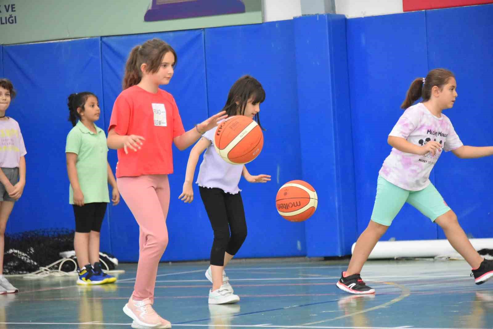 Bozüyük Belediyesi Yaz Spor Okulları'nda Basketbol Kursu İlgi Odağı