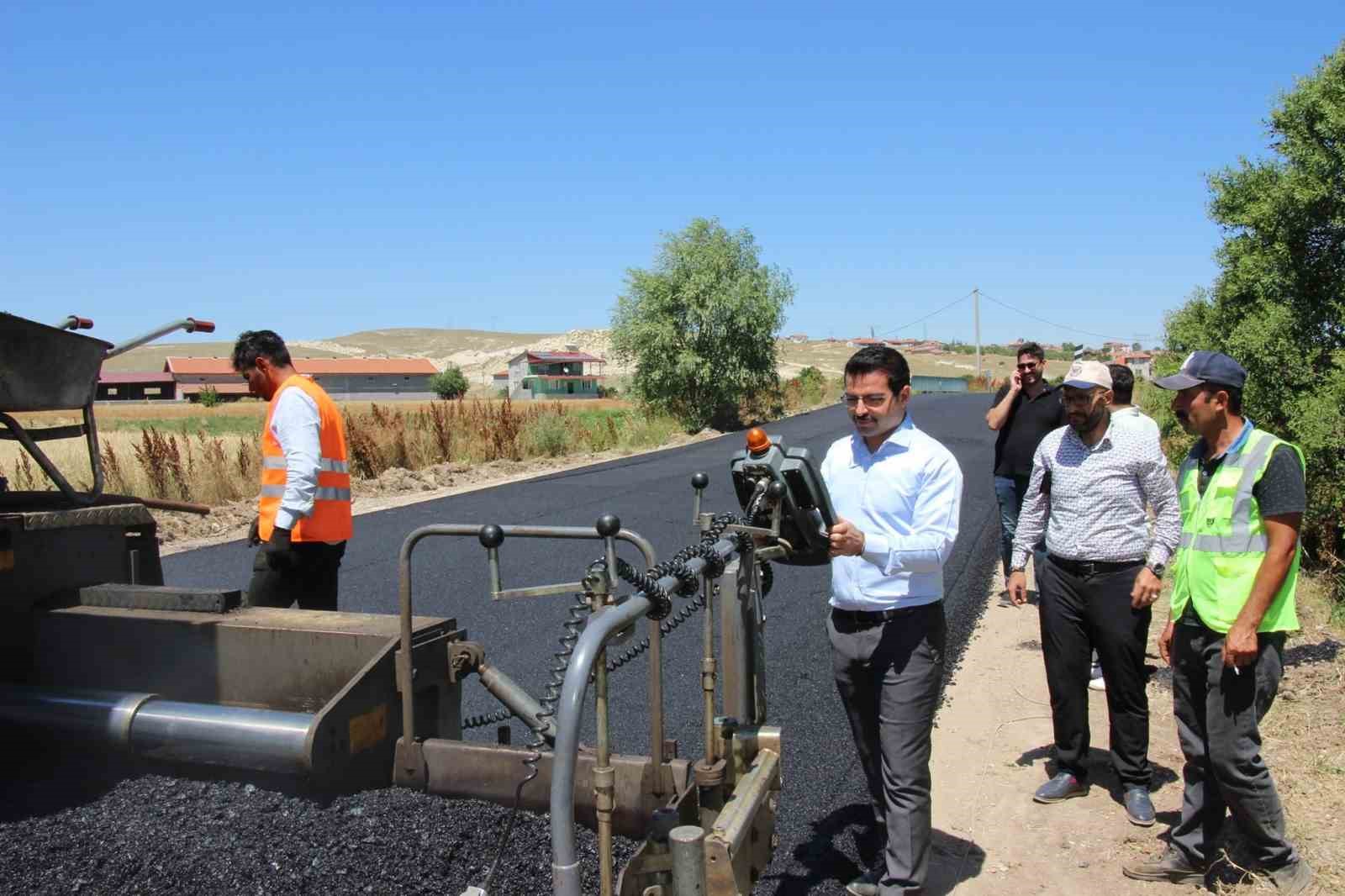 Şuhut'un Efeler köyündeki sorunlu yol asfaltlandı