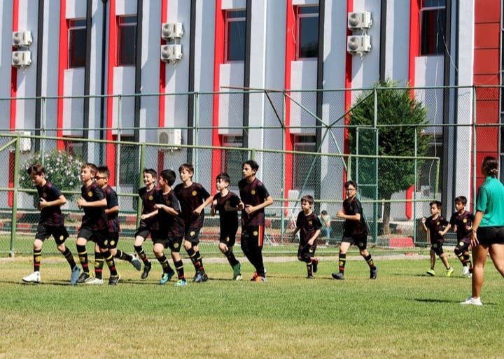 Eskişehirspor Fabrika Futbol Okulu, yaz dönemi antrenmanlarına başladı.