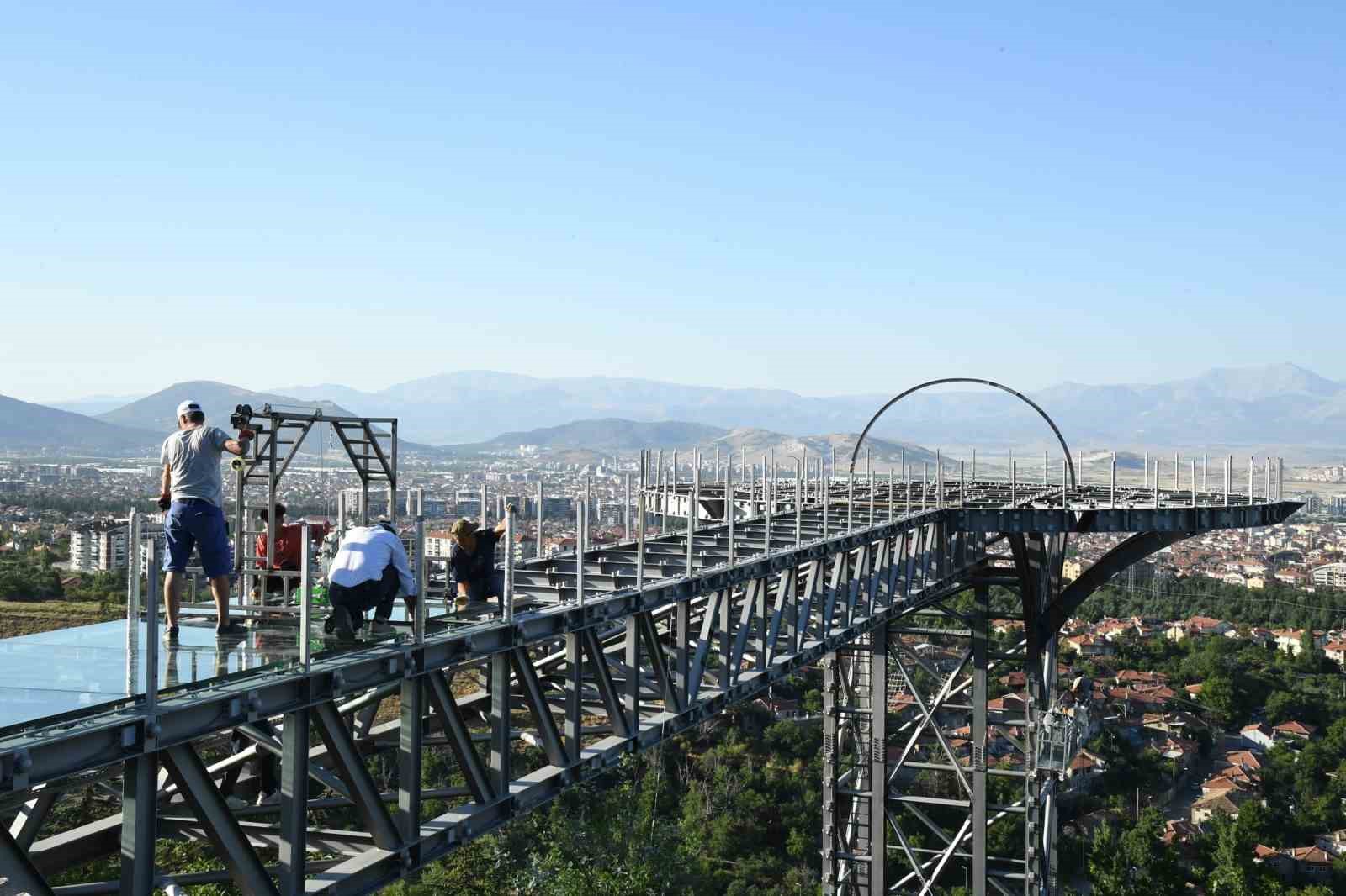 Isparta Belediyesi, Kirazlıdere'ye cam seyir terası inşa ediyor.