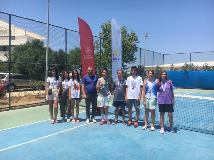 Afyonkarahisar Tenis Takımları Çeyrek Finale Yükseldi