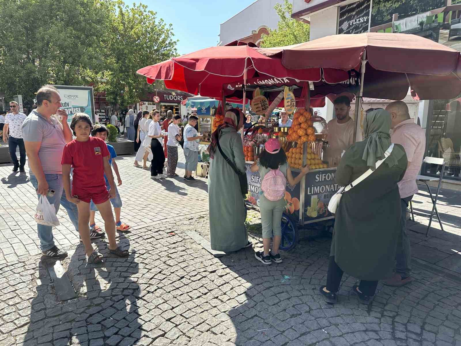 Eskişehir'de Sıcaklığın Etkisi: Vatandaşlar Sıraya Giriyor