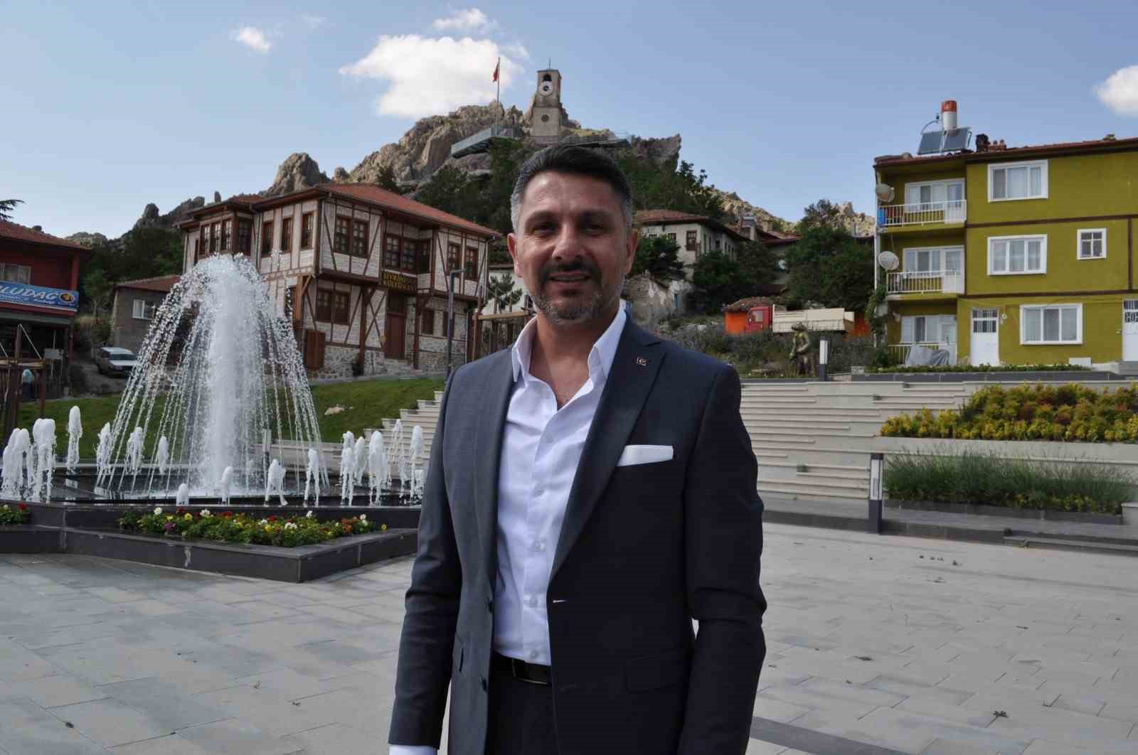 Eskişehir'in tarihi lezzetleri ve yapılarıyla ünlü Sivrihisar, turistlerin favori noktası oldu.