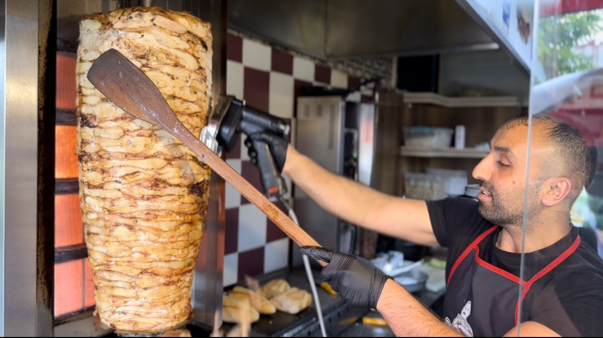 Eskişehir'de Sıcak Havadan Etkilenen Döner ve Ekmek Ustaları